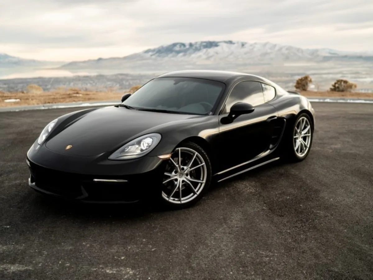 Fahrzeug als Symbolbild für das Projekt als Google Ads Agentur für das Porsche Zentrum Zug