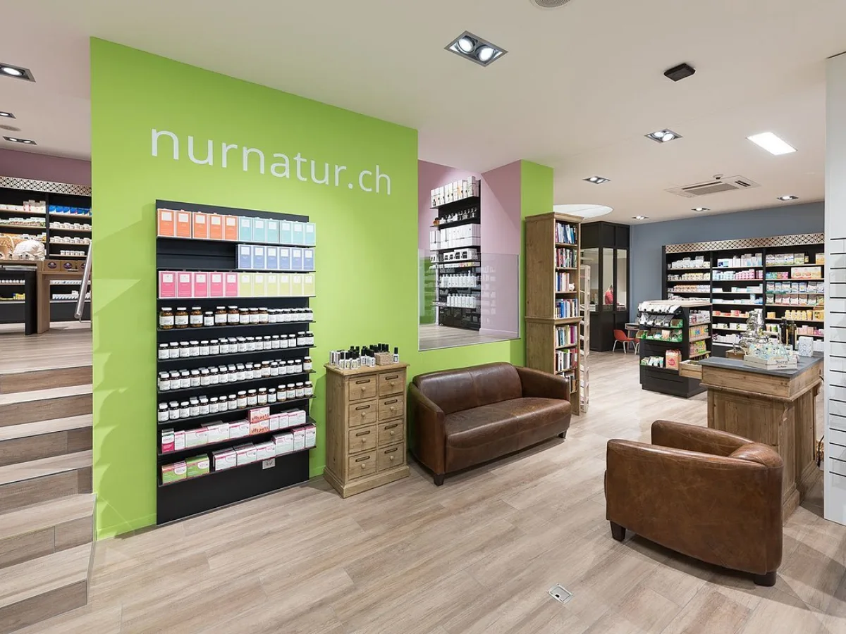 Innenansicht der Würzenbach Drogerie als Symbolbild für das E-Commerce Marketing Agentur Projekt bei nurnatur.ch