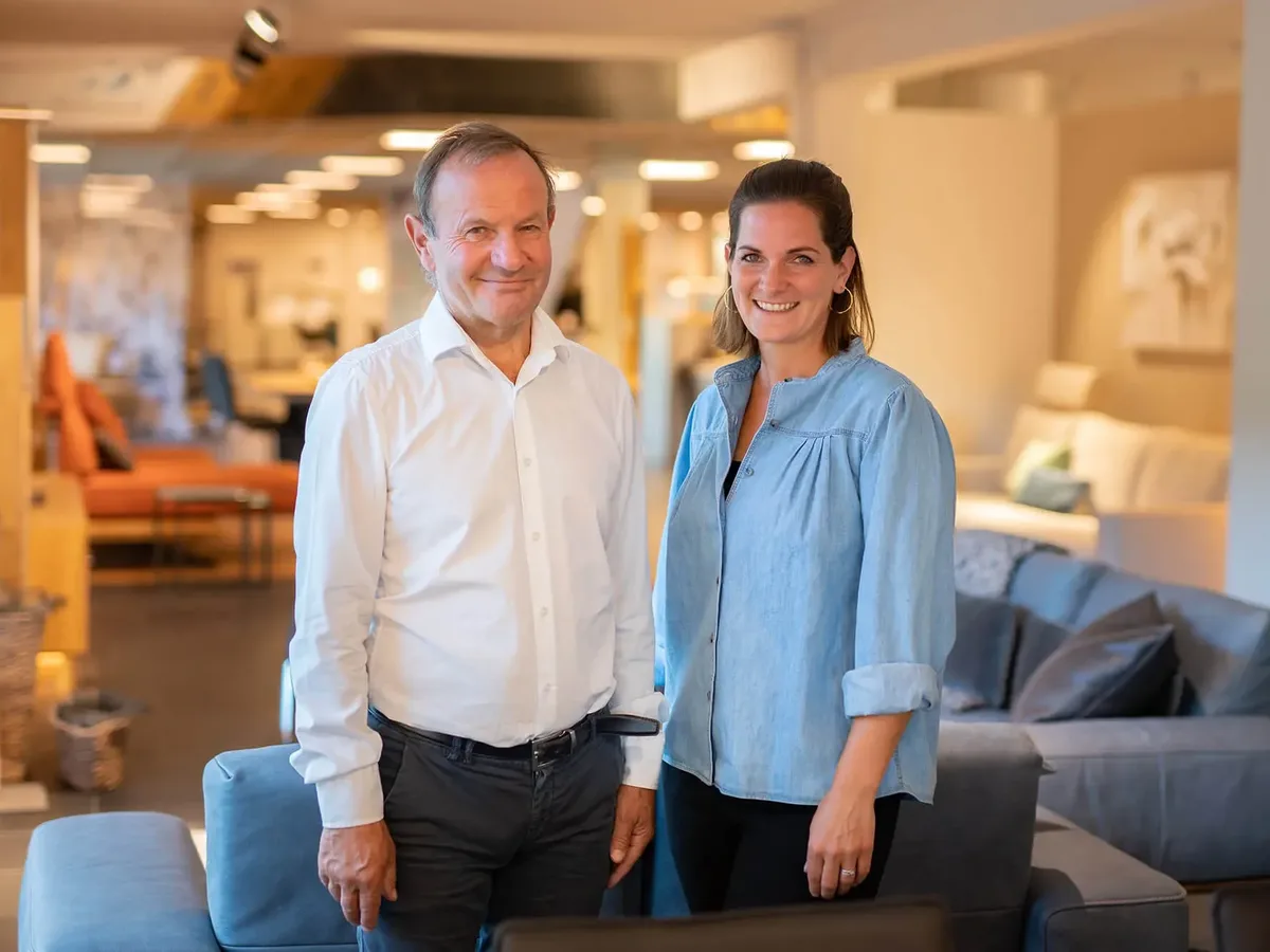 Glückliche Kunden bei Möbel Portmann als Symbolbild für das Online Marketing Agentur Projekt