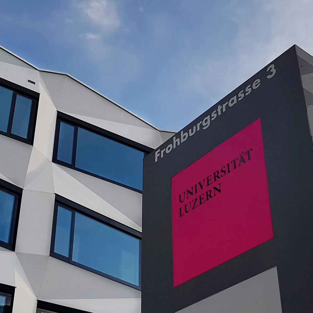 Unigebäude als Symbolbild für das Projekt als Online Marketing Agentur für die Universität Luzern